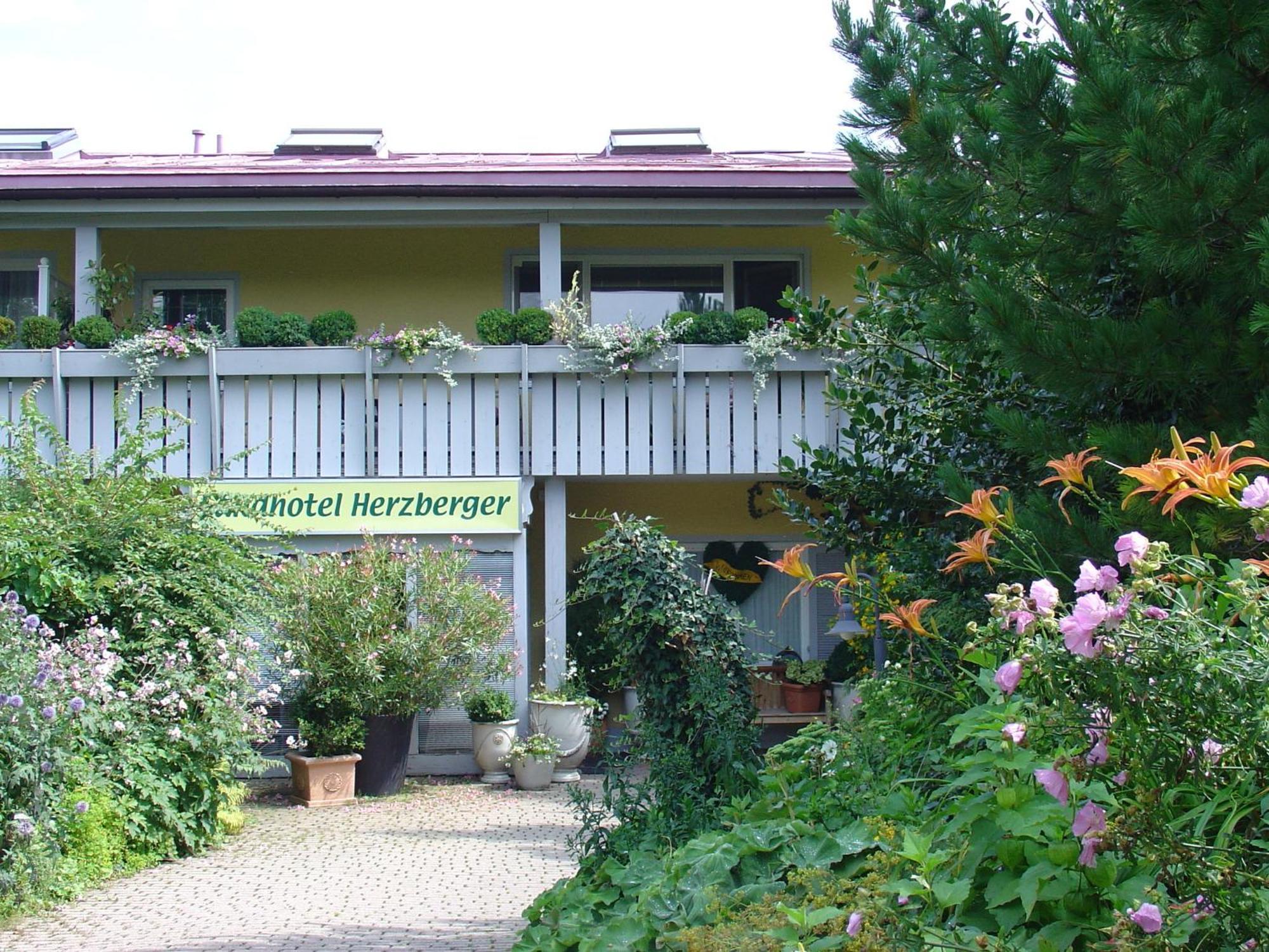 Landhotel Herzberger Garni Zimmer & Ferienwohnungen Scheidegg Exterior foto